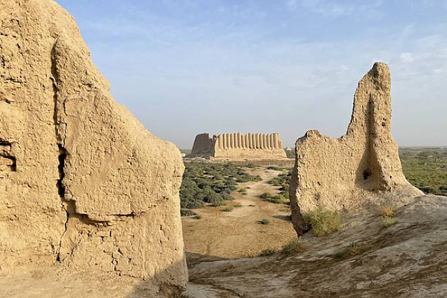 Great Kyz Kala fortress Merv silk road 600x400