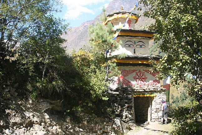 Kani manaslu circuit trail Kev Reynolds 600x400