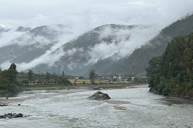 Punakha river valley bhutan on a rainy day 600x400
