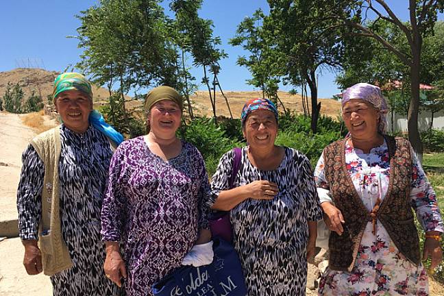 Gorup local ladies silk road village uzbekistan 600x400