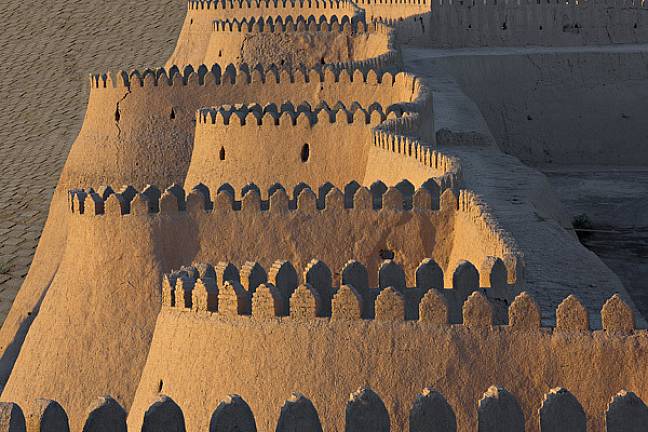 Khiva city wall sik road 600x400