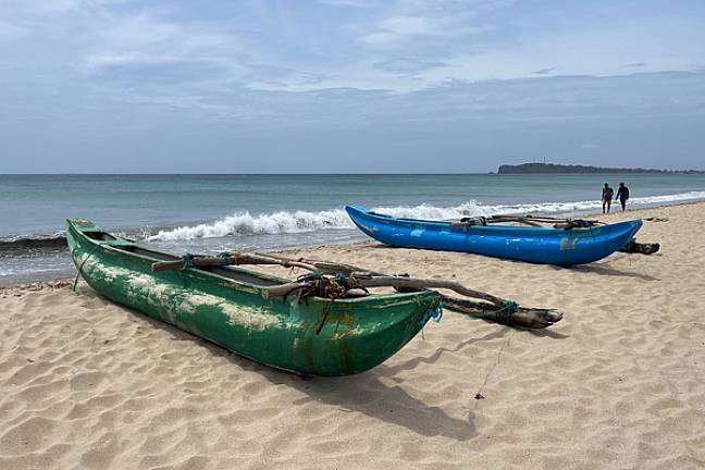 Best time to visit sri lanka traditional boats trincomalee 600x400