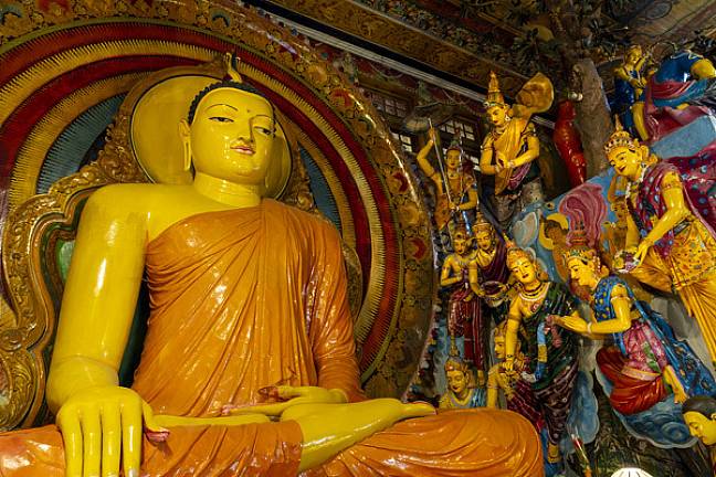 Sri lanka best places to visit gangaramaya temple colombo 600x400
