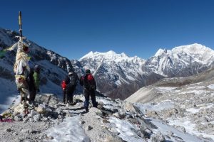 Descent from Larkya La