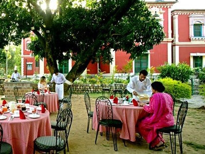 Garden dining