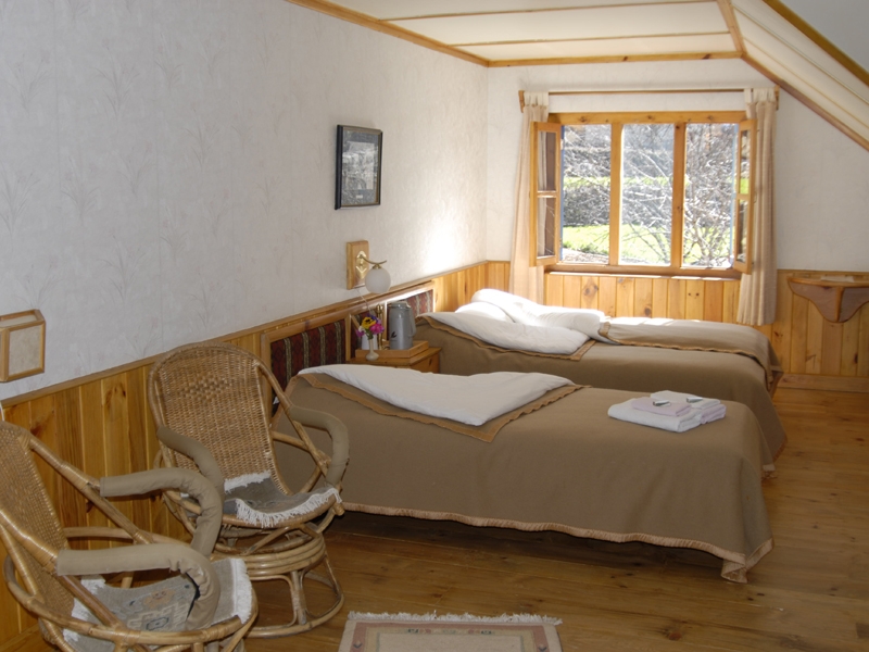 Bedroom, Everest