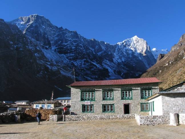 Guide to trekking to everest base camp teah house thame