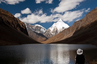 Trek in the high mountains of Bhutan