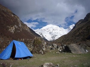 Free down jacket and sleeping bag hire on Bhutan camping treks