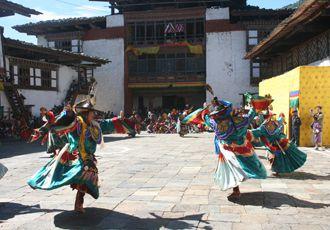 Dancers at the Wangdu festival
